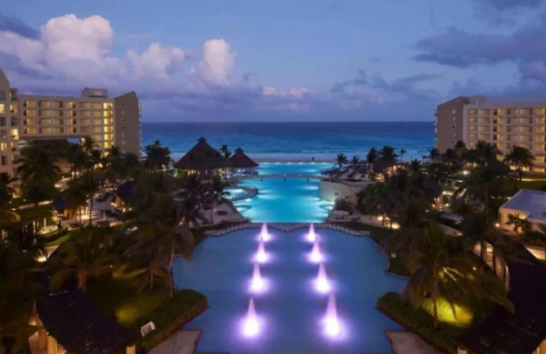 Enjoy The Cancun Area With The Family In This Family Friend 2Bd Resort Condo With Amenities-1