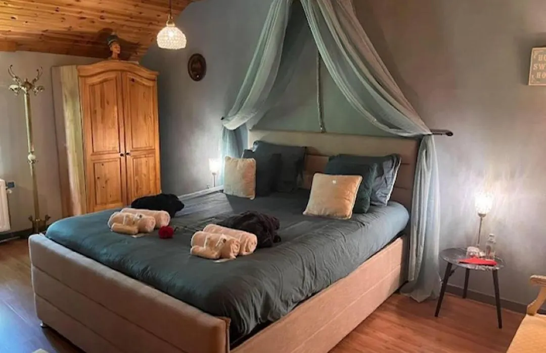 Dog-Friendly House With Sauna, Bubble Bath-1