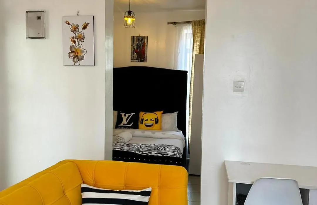 Classy Studio Apartment Racecourse Gardens-1