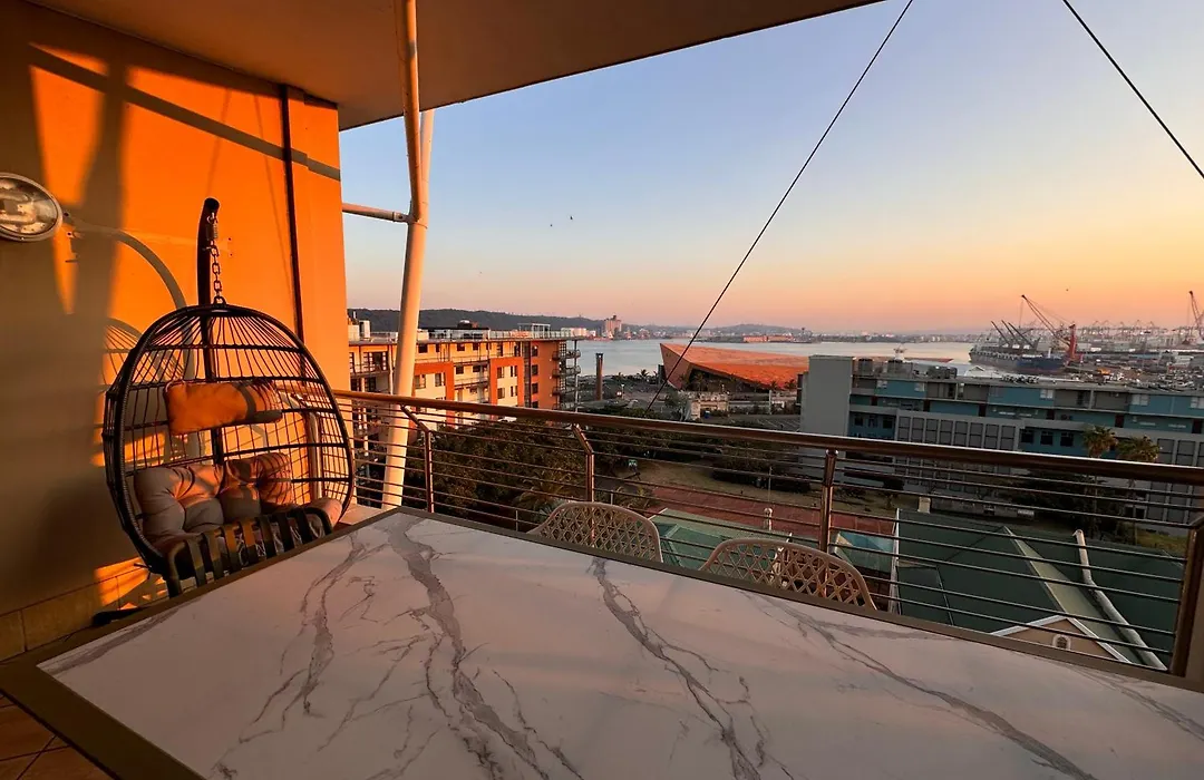 Accommodation Front - Extravagant 4 Sleeper Penthouse With Stunning Views-1
