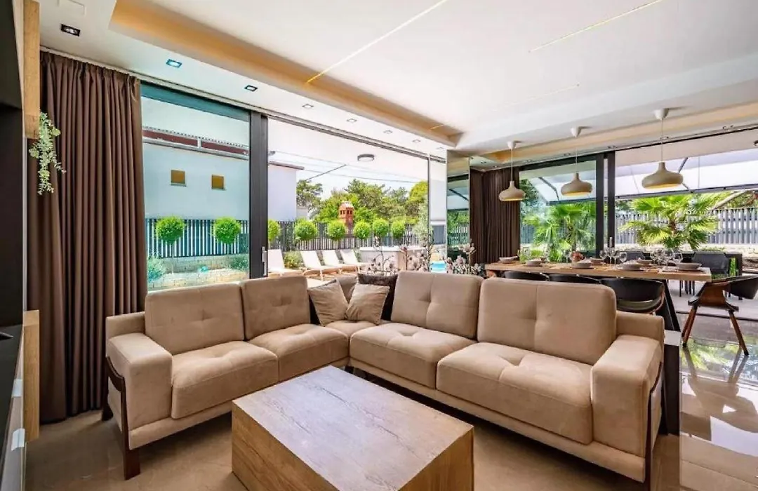Villa Omega - Four Bedroom Villa With Swimming Pool-1