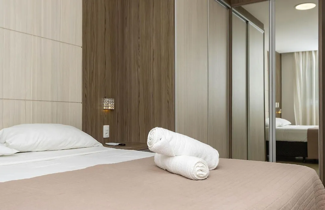 Boulevard 129E - Excelente Apartamento Em Condominio De Luxo No Centro De Bombinhas - Piscina - Jacuzzi - Academia - Portaria 24H.-1