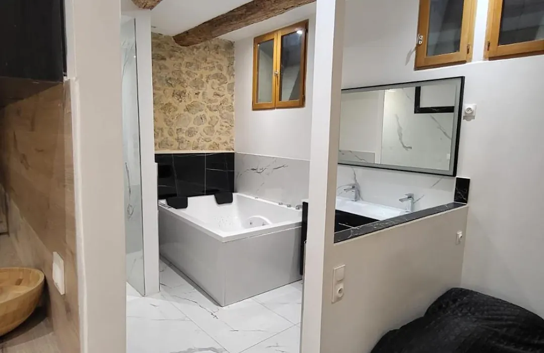 Jacuzzi, Plage, Vieux Port-1