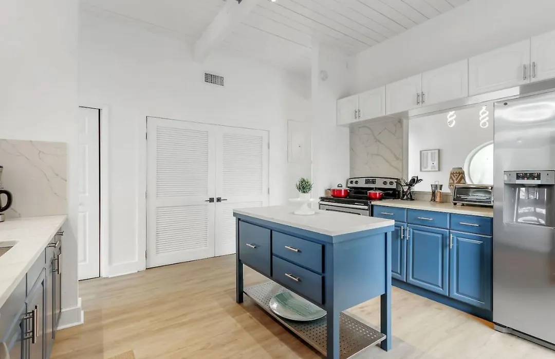 Luxury Oakland Park Oasis-1