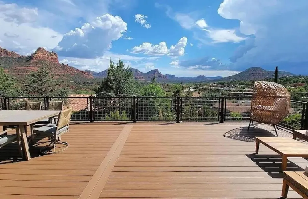 The Uptown Viewhouse - Big Redrock Views, Hottub-1