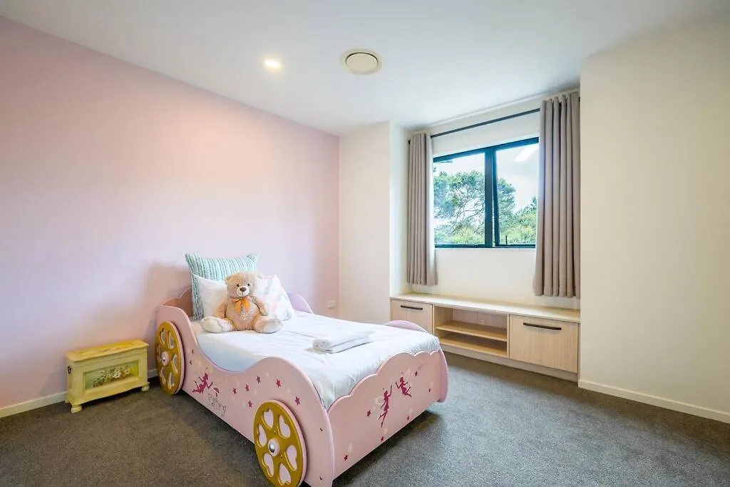 Family Friendly 4 Bedrooms House In Dairy Flat-1