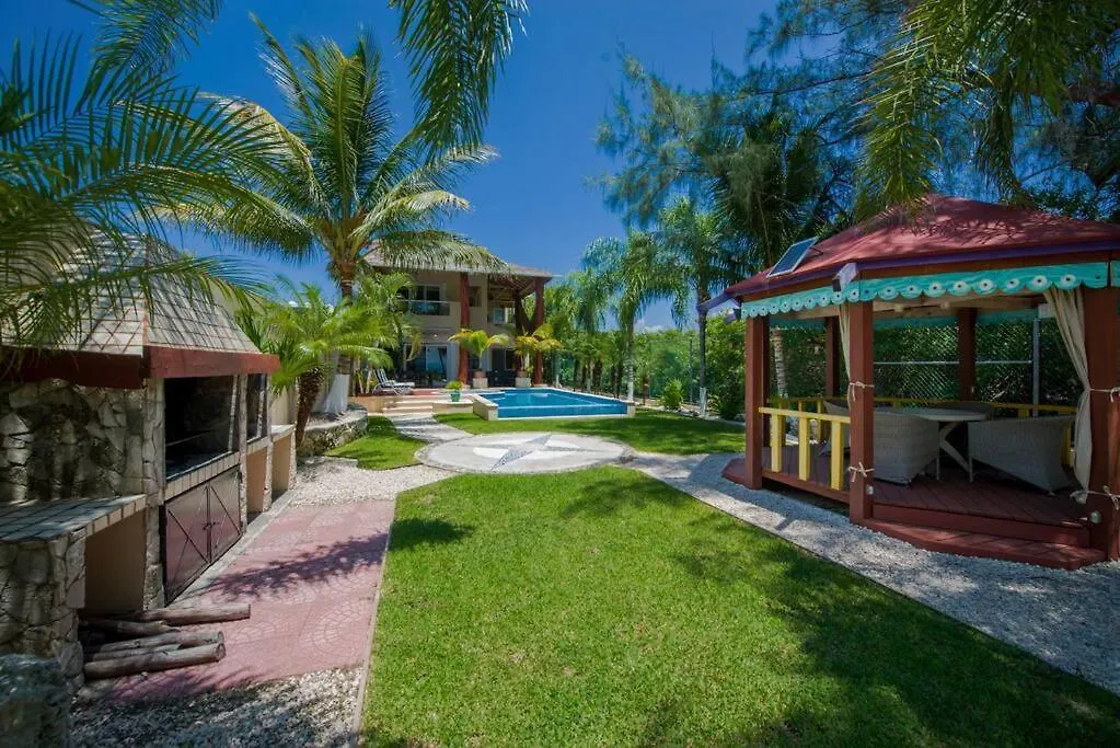 Cheerful Beach Front 3 Bedrooms Houselongo-1