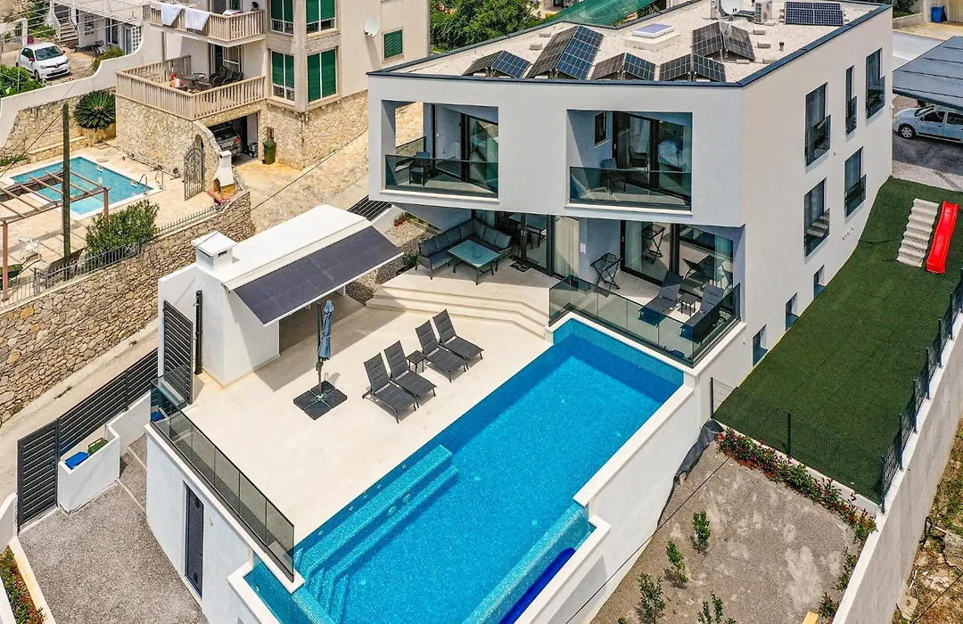 Gorgeous Home In Marina-1