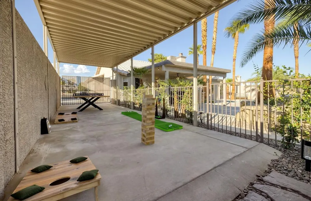 Oasis In The Desert W Heated Pool Fully Renovated-1