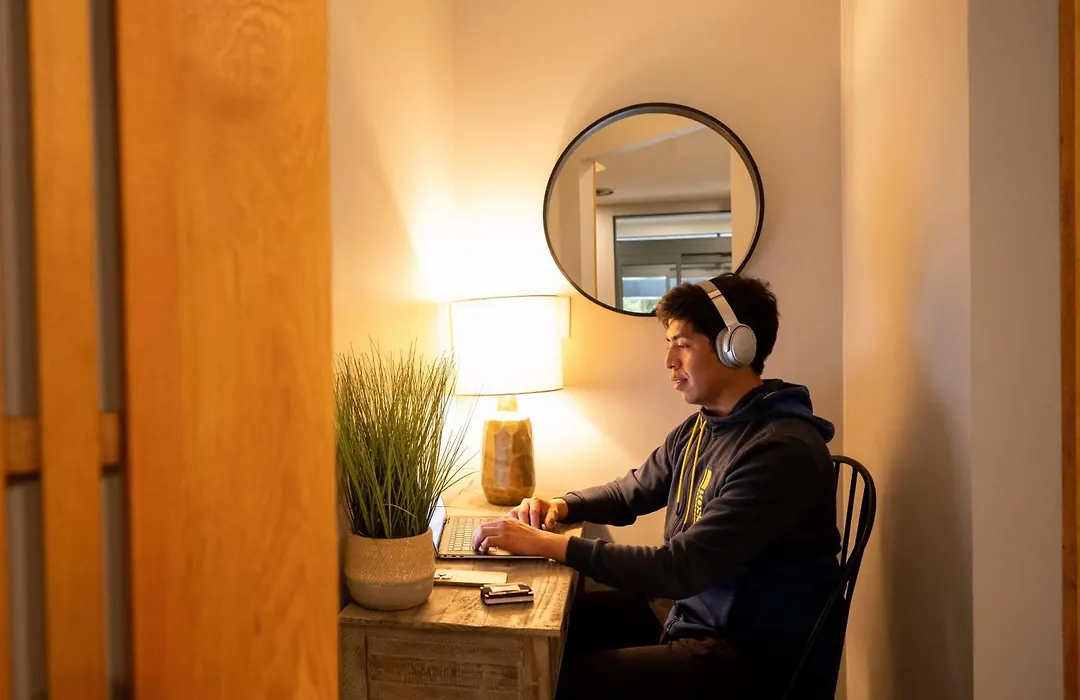 Alpenglow Lodge Studio With Park View By Mva-1