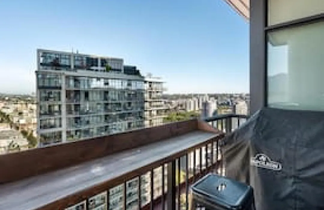 The W, Modernized 2 Bedroom Downtown Highrise-1