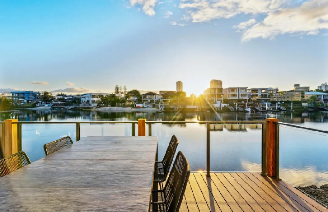 The Sunset - Brand New Modern Riverview 2 Bedroom With Free Parking Pool Gym-1