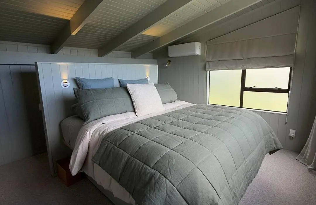 The Little Louise'S Luxury Romantic Retreat With Iconic Piha Views-1