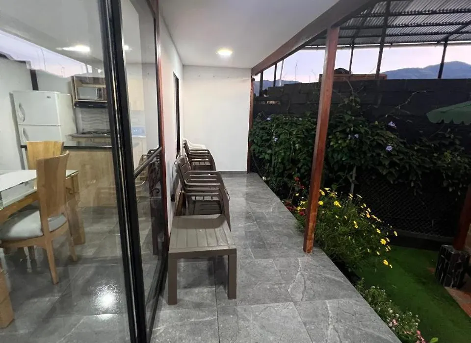 Cabana Las Flores En Guatape Con Jacuzzi Y Jardin Cerca A La Piedra Del Penol-1