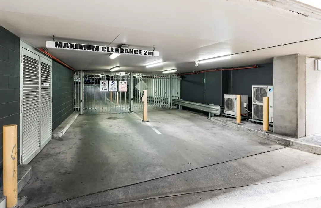 Horizons 1402 - Free Carpark-1