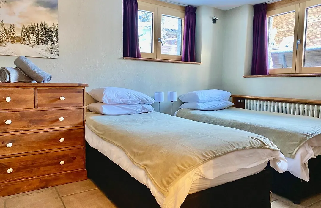 4 Bedroom, 4 Bathroom, Hot Tub, Chamonix Centre-1