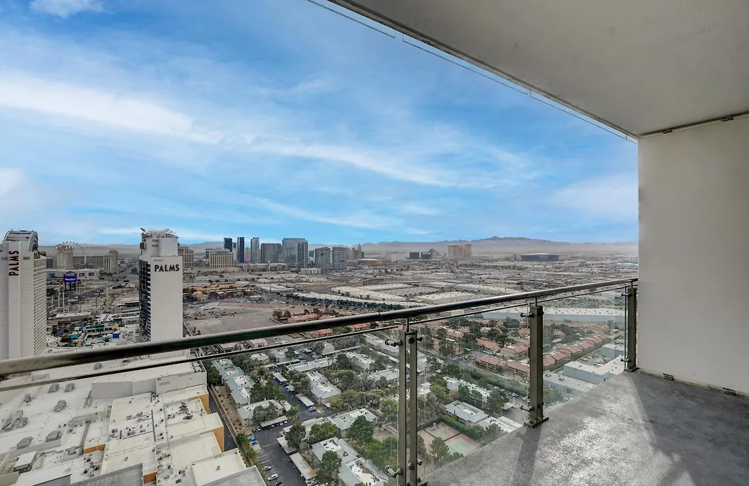 Ava Suite 37Th Flr Strip View Balcony Palms Place-1