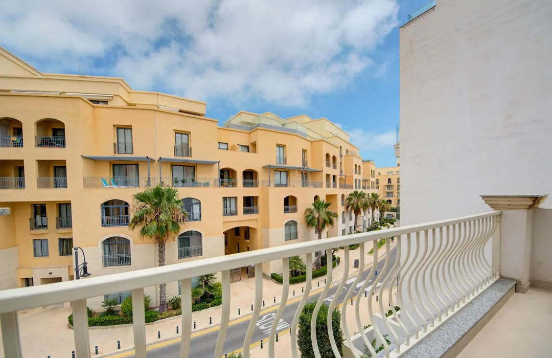 St Julian'S Skyline Penthouse With Jacuzzi-1