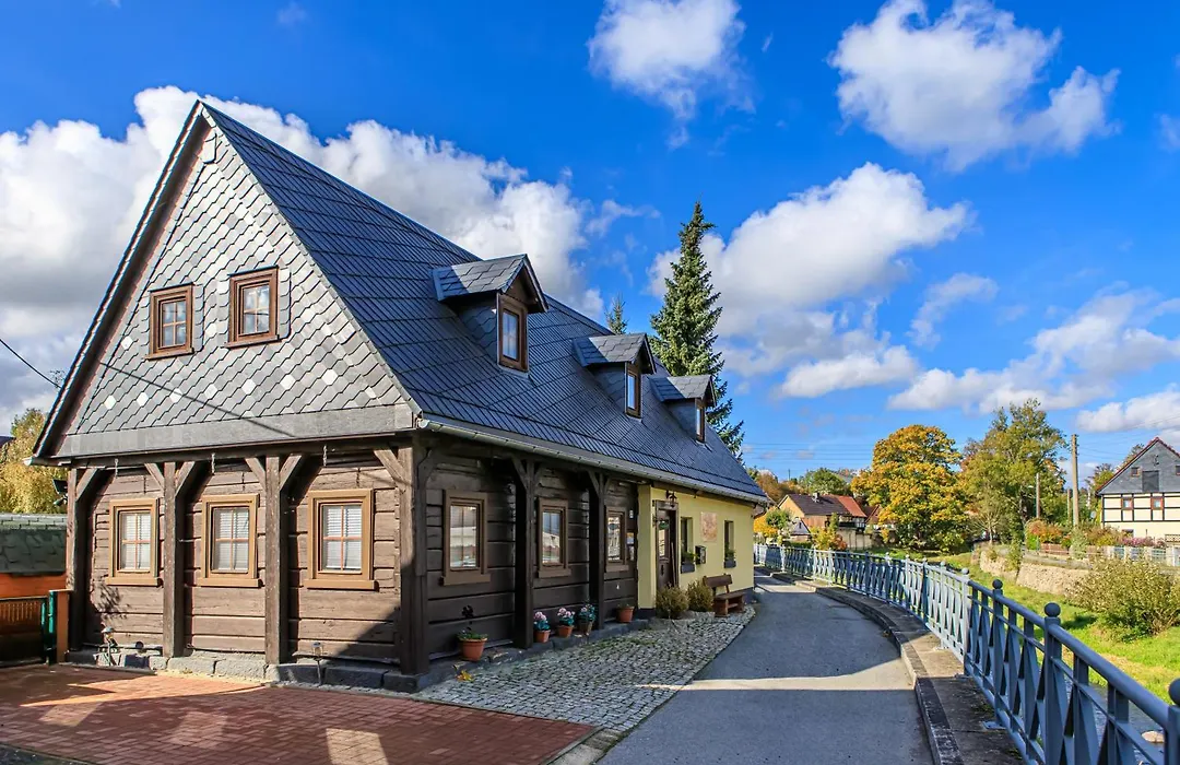 Ferienhaus Sissi - Wellness-Paradies in ruhiger Lage mit Whirlpool und Sauna-1