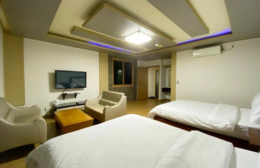 F1 Hotel-1