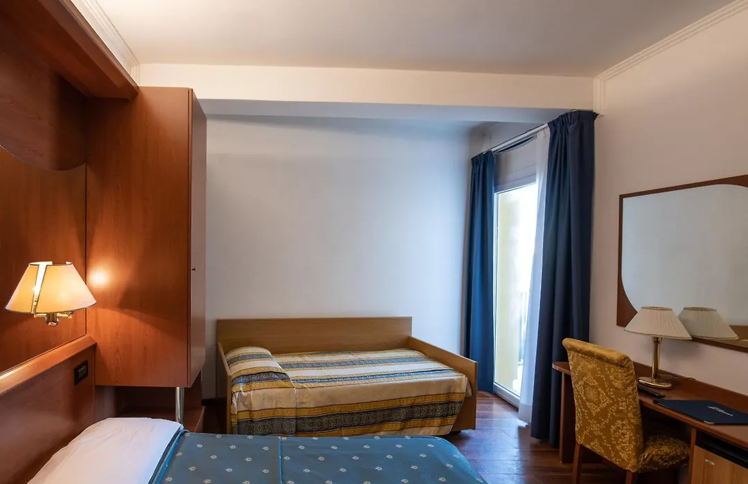 Hotel Mondial-1