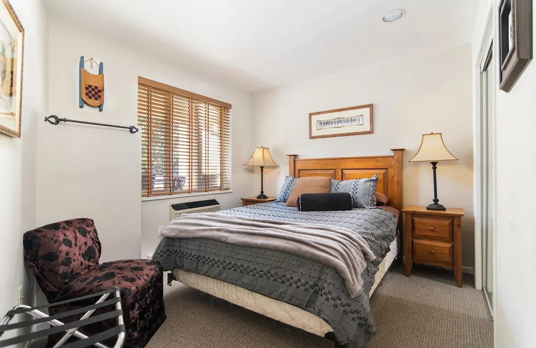Town Plaza Suites By Golden Dreams-1