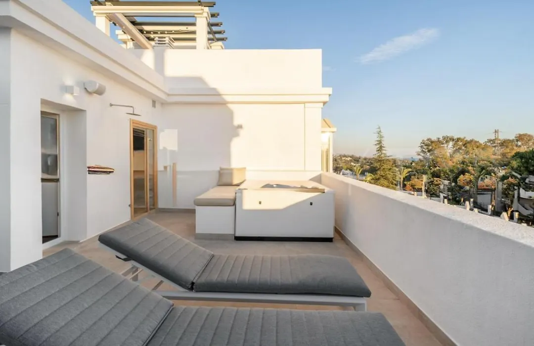 The Exquisite Townhouse In Aloha Gardens-1
