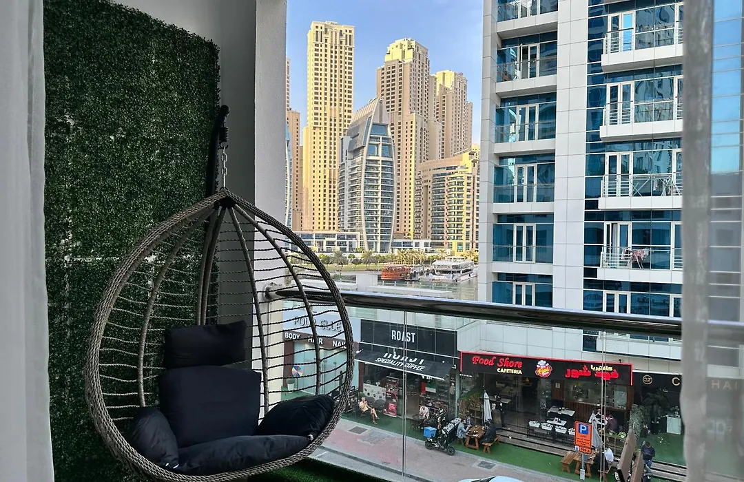 Stylish Studio With Stunning Marina Canal Views Near To The Beach-1