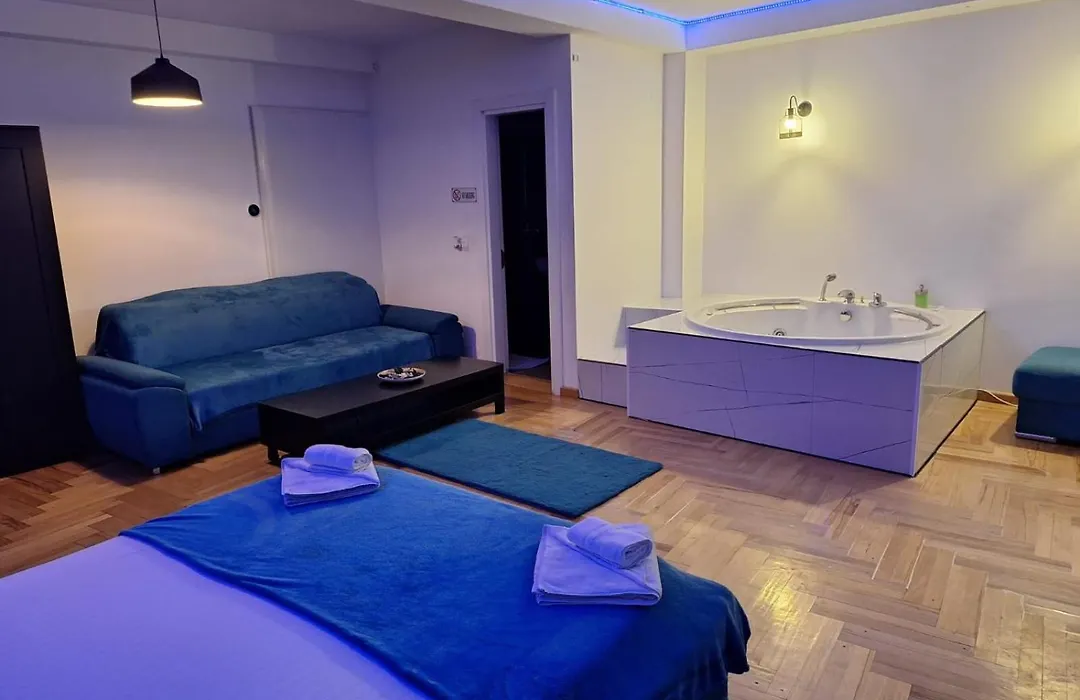 Ris Studio Premium Lux Jacuzzi-1