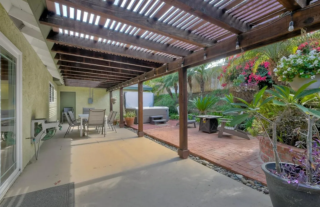 Hot Tub, Fire Pit, BBQ, Shuffleboard, Walk To Beach-1