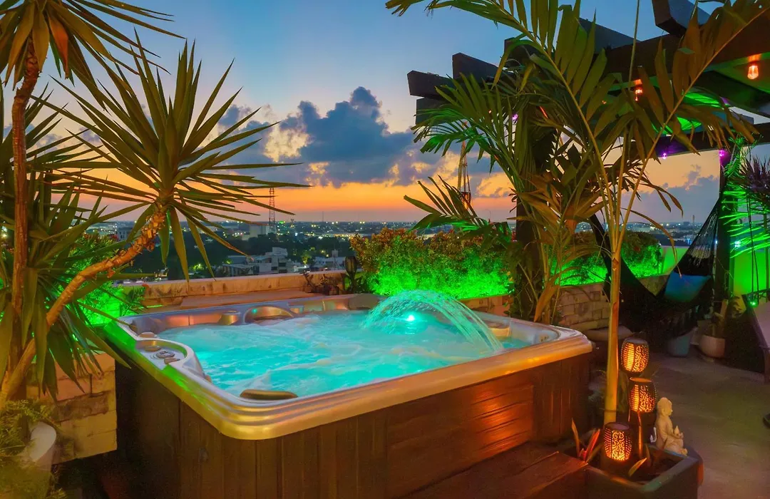 Luxury 4 Bedroom Penthouse With Private Jacuzzi Steps From Hotel Zone-1