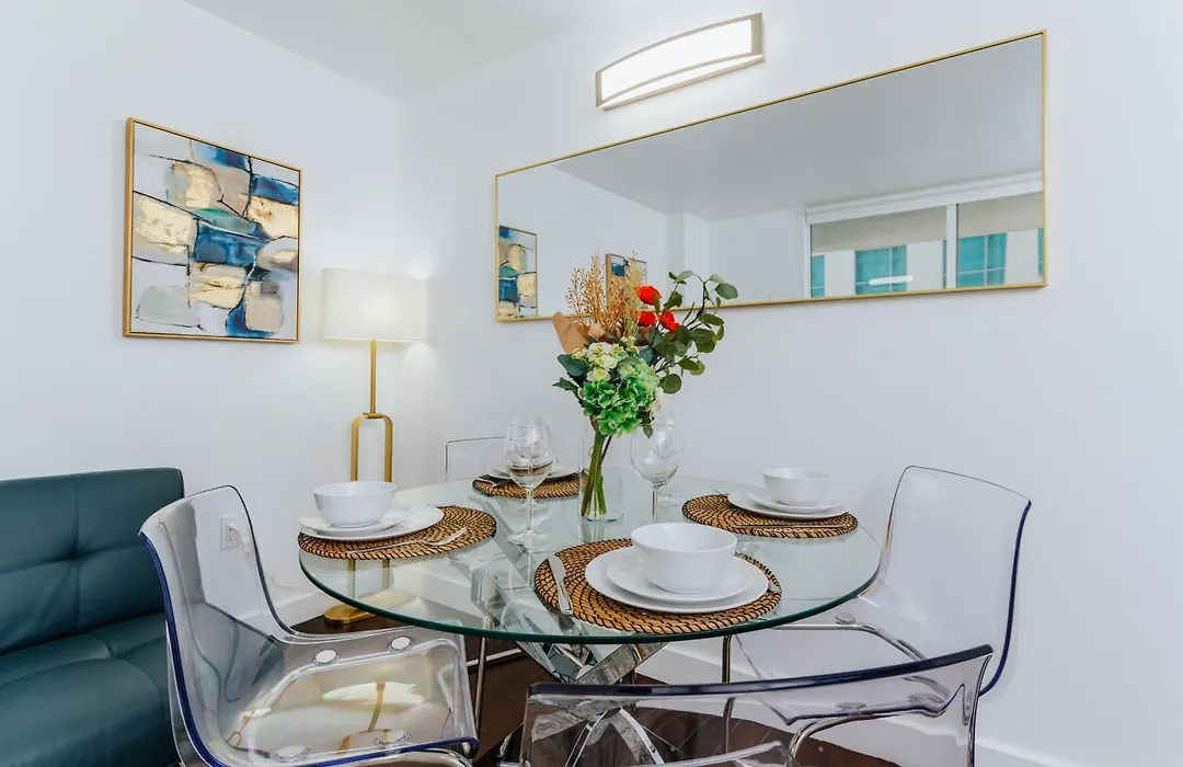 Amazing 2 Bedroom Apt At Brickell, Free Parking-1