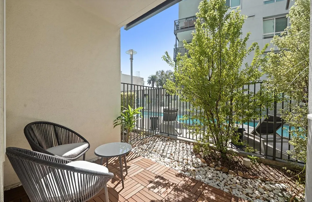 Chic 1Br Retreat With Pool, Gym & Jacuzzi In Mid Wilshire & Miracle Mile-1