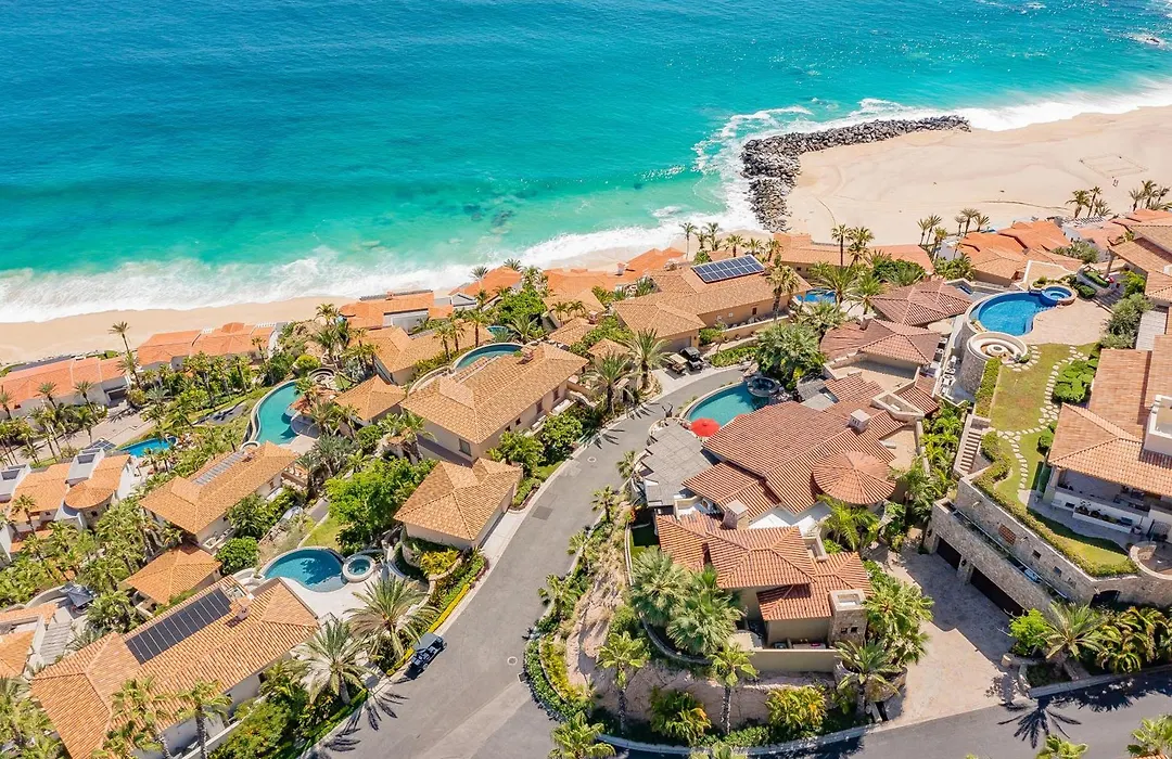Beautiful Villa Fully Staffed & Steps From Swimmable Beach In Villas Del Mar-1
