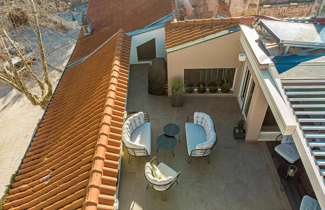 Magnificent Rooftop Jacuzzi & Terrace Apartment Olia-1