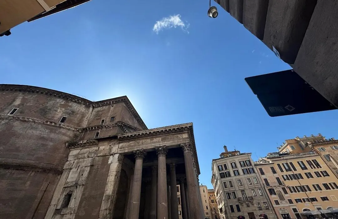 New! Renovated Apt In Ancient Rome-1