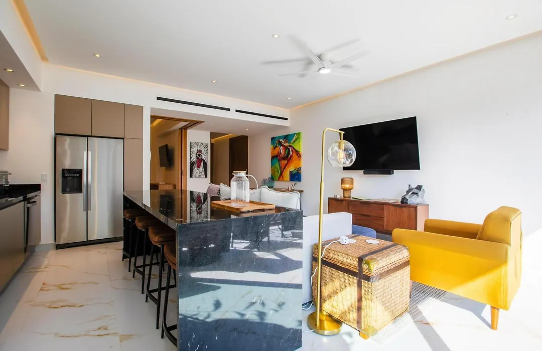 Luxury Dvine Stay, Rooftop Pool In Romantic Zone-1