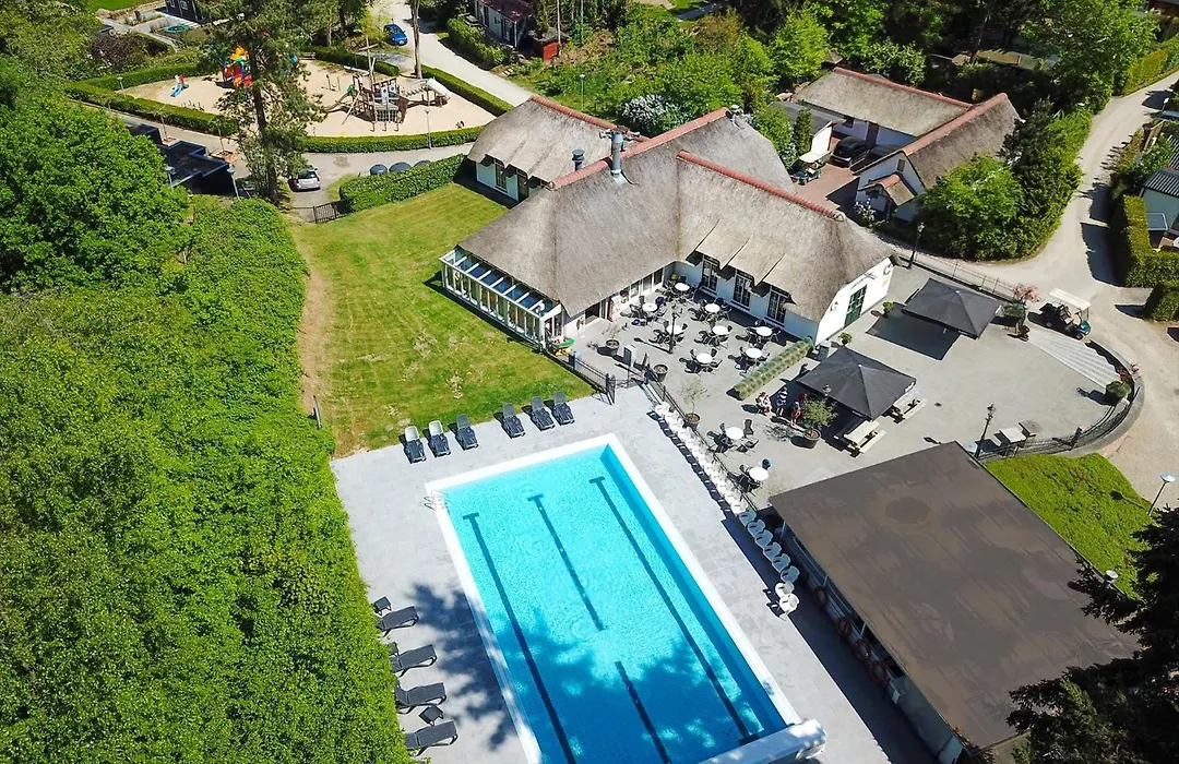 2-Personen Lodge mit Hottub-1
