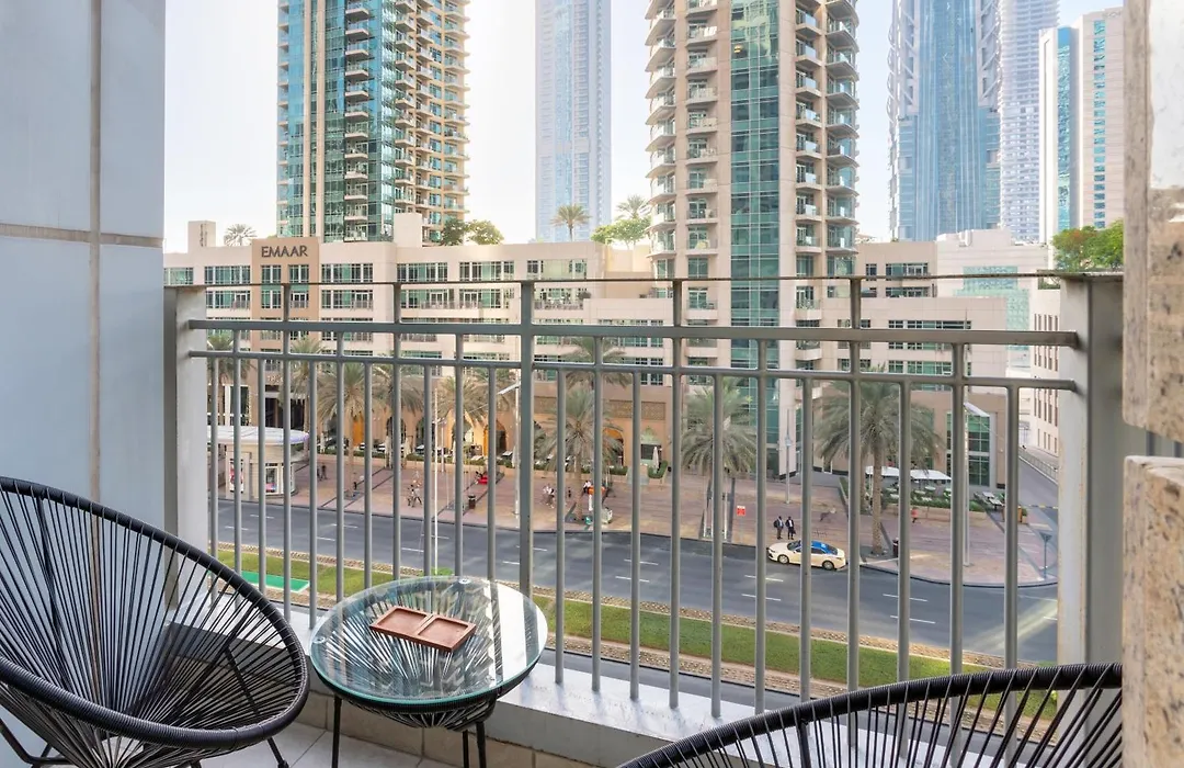 Vacationer Holiday Homes I Luxe Studio I Steps To Burj Khalifa & Dubai Mall I Free Parking, Pool, Gym & Wi-Fi-1