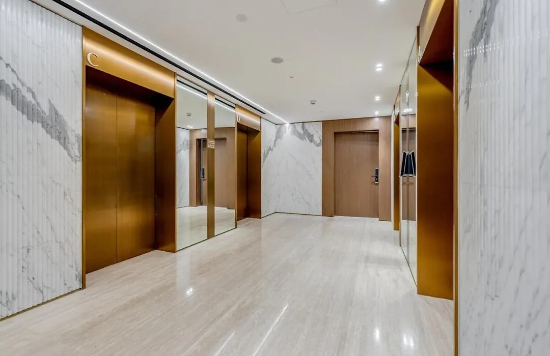 Luxury Studio With Jacuzzi & Canal Views-1