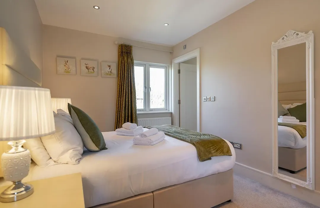 Large Home To Sleep 8 In Kenmare. Free Use Of Pool Onsite-1