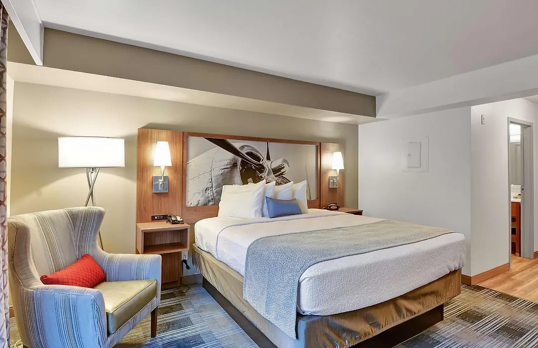 Executive Residency By Best Western Navigator Inn & Suites-1