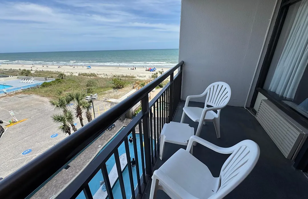 Modern & Updated Oceanview Studio! Sleeps 4! Landmark 523-1