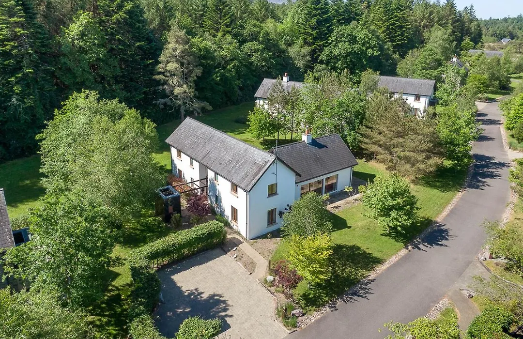 Large Kenmare Home Sleeping 10-1