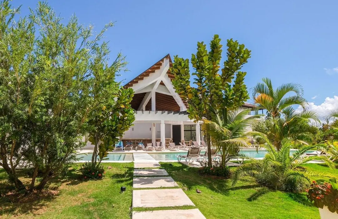 Upper-Level Penthouse, Beachfront Residence-1