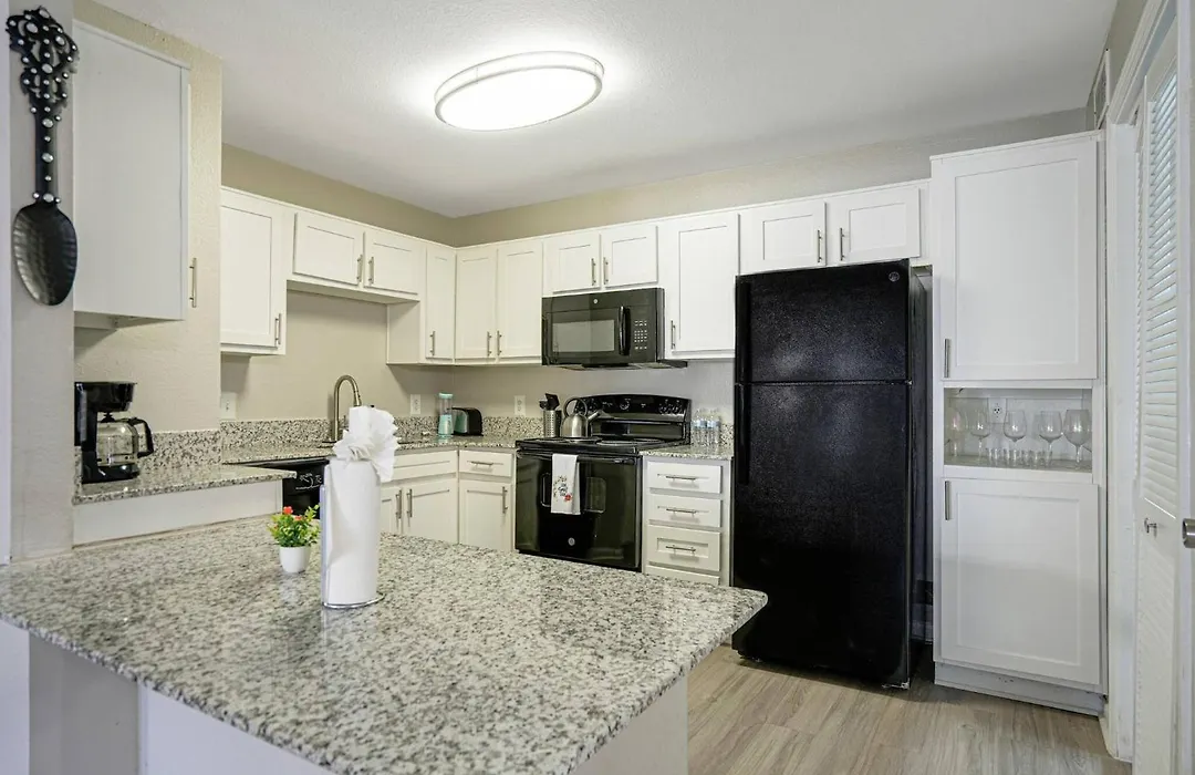 Cozy 9-Person Apt W/ Wifi Near Downtown Austin-1