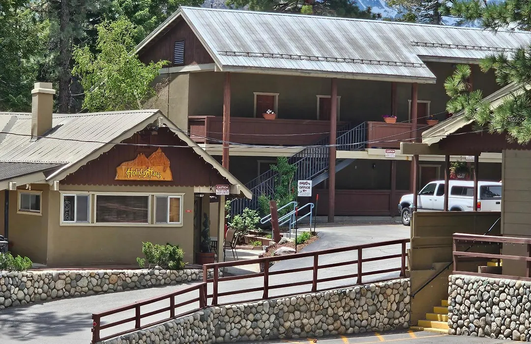 Holiday Haus-1
