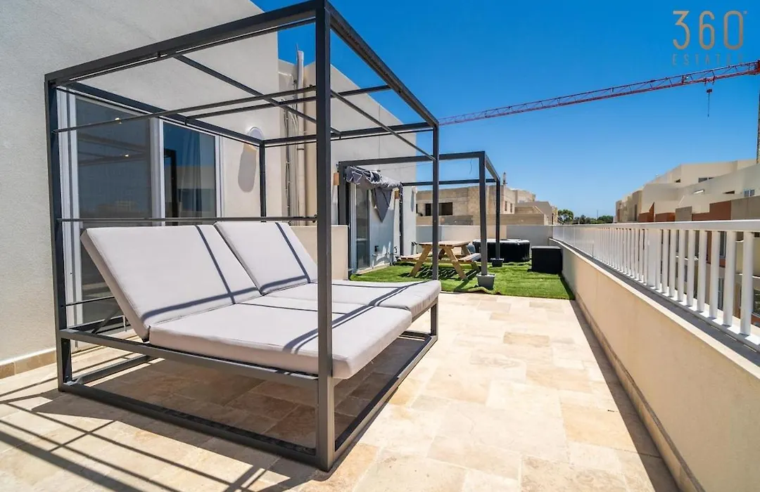 Sannat Penthouse Retreat Hot Tub And Outdoor Lounge-1