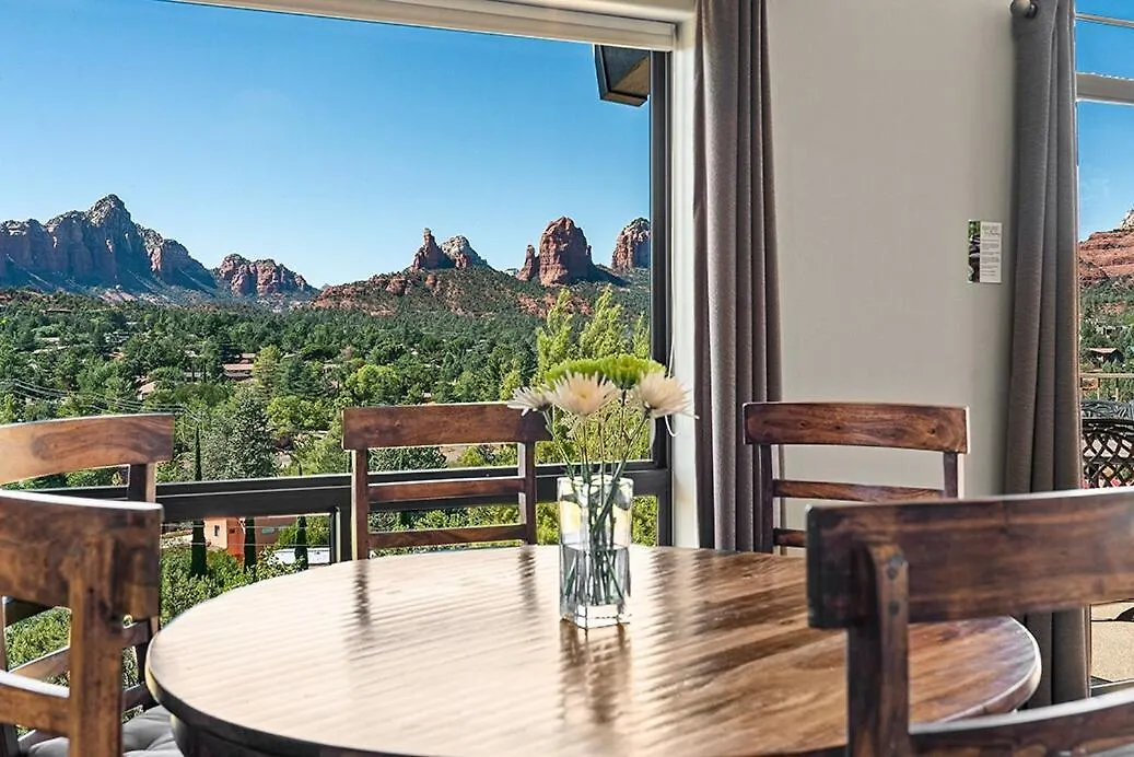 Uptown-Epic Views-Hot Tub-3 King Beds-Walk To Town-1