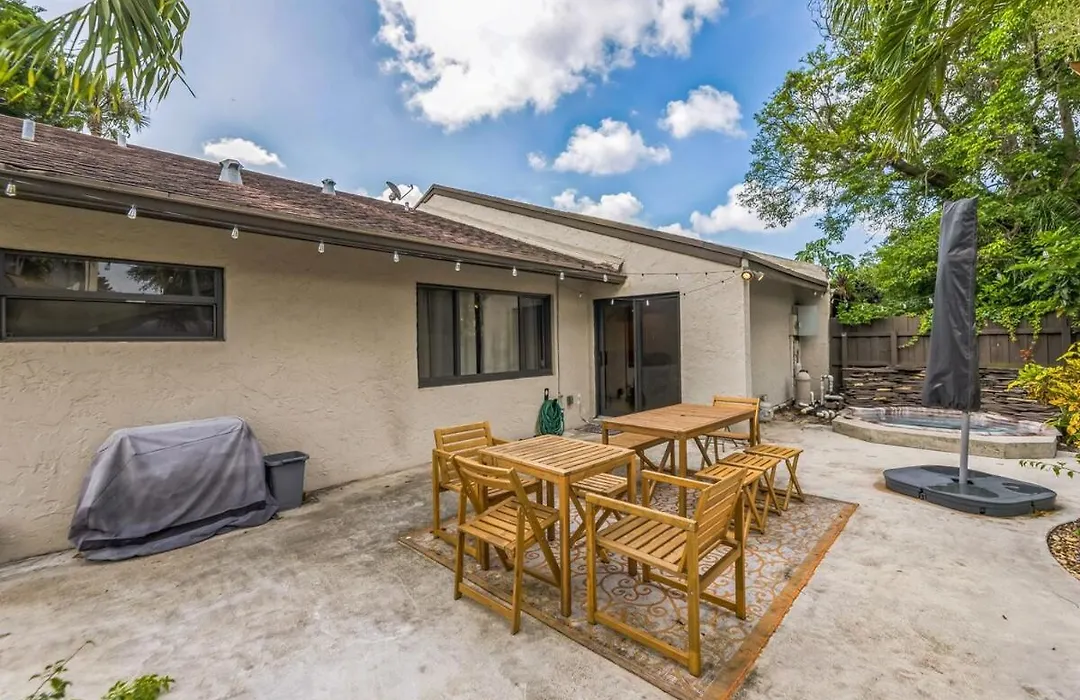 New Pool Home With King Bed Mins To Hospital And Beach-1